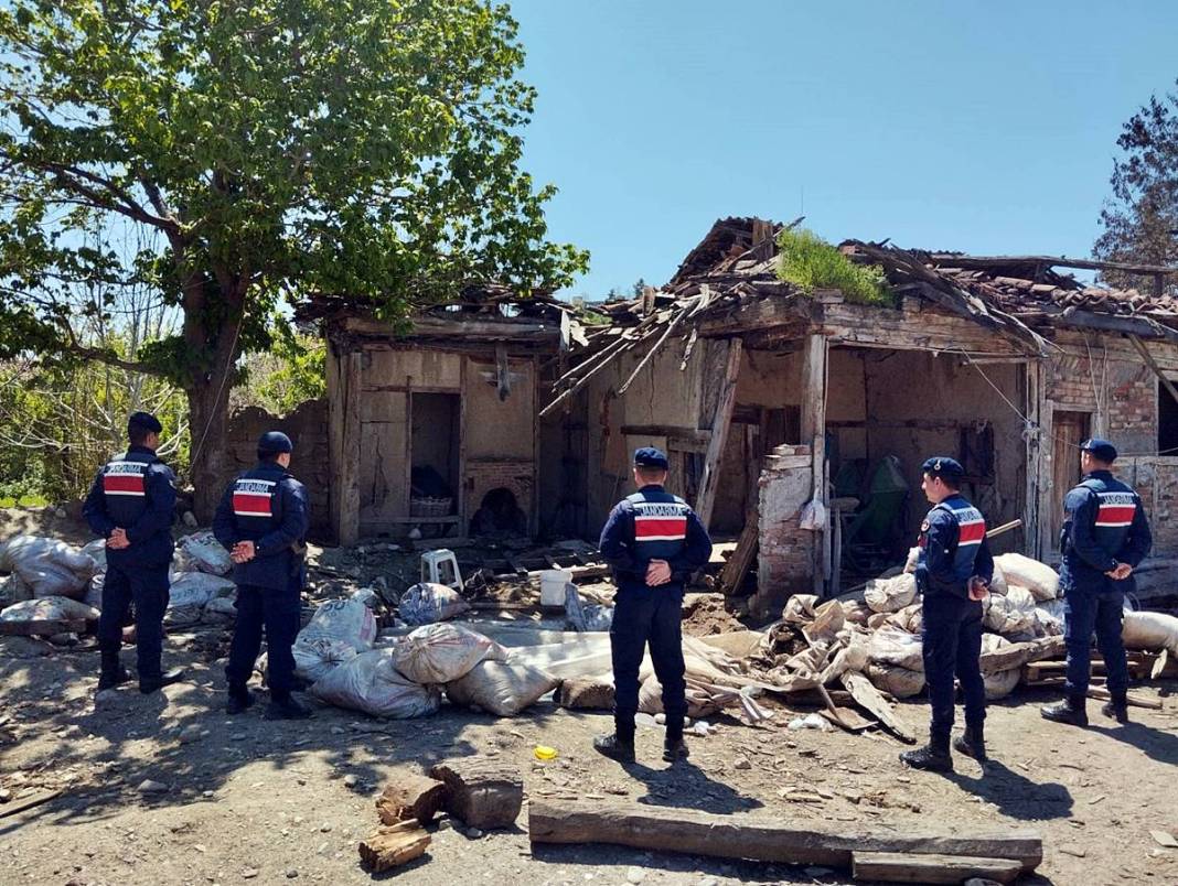 Yaptığı kaçak kazıyı sosyal medyada paylaşınca yakalandı! 2 bin yıllık Roma mozaiği buldu, İtalya'ya satacaktı 19